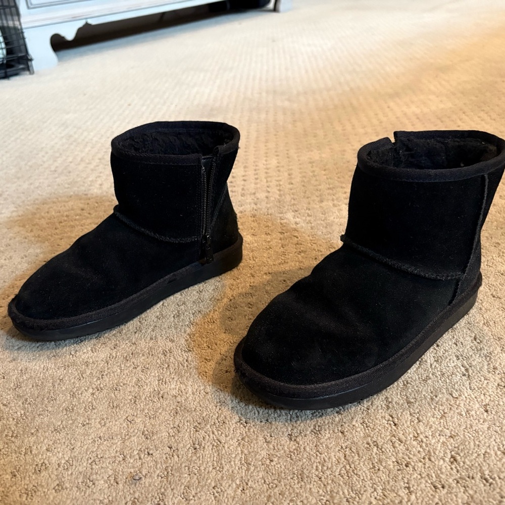 Girls UGG boots, Koolaburra size 1